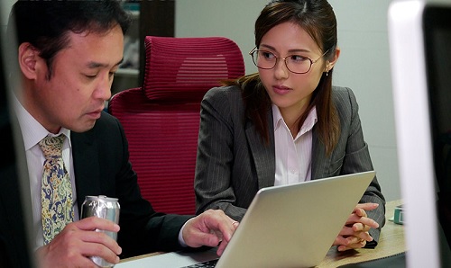 JUL-660 Chông bỏ bê vợ dâm bị sếp đụ lồn